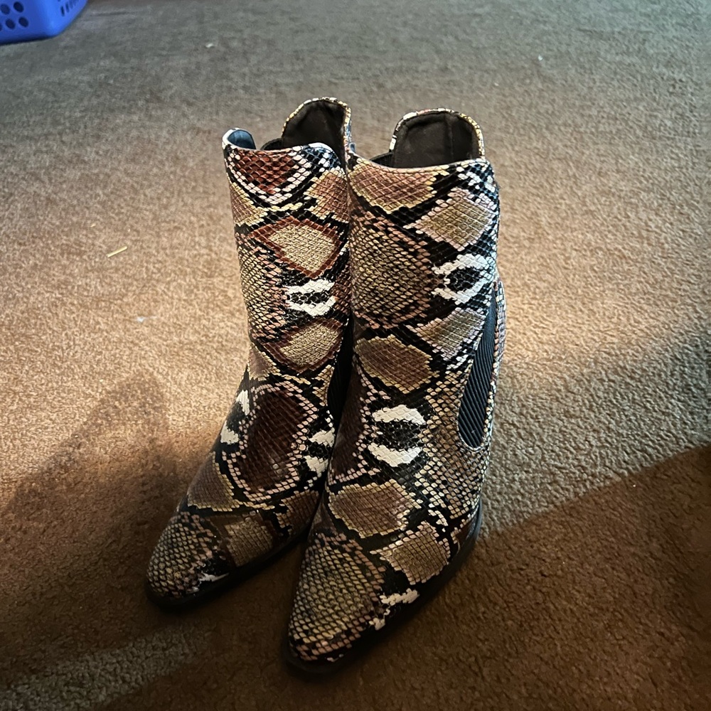 Boots crocodile